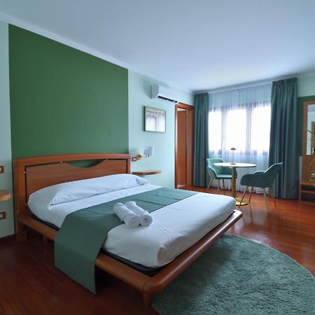 Bed and Breakfast Le Cinema Формия Экстерьер фото