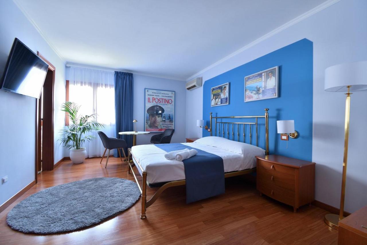 Bed and Breakfast Le Cinema Формия Экстерьер фото