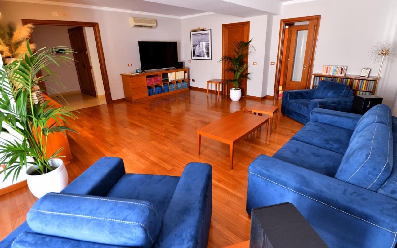 Bed and Breakfast Le Cinema Формия Экстерьер фото