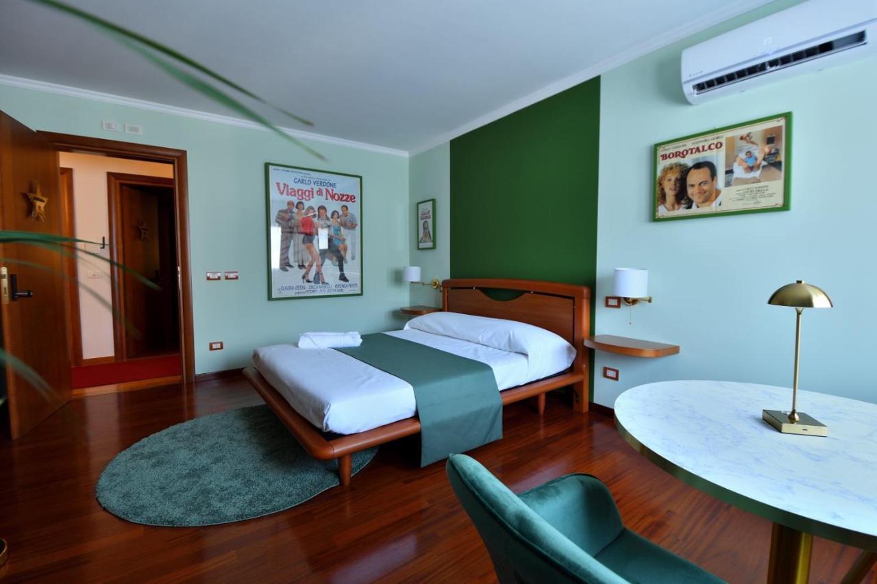 Bed and Breakfast Le Cinema Формия Экстерьер фото
