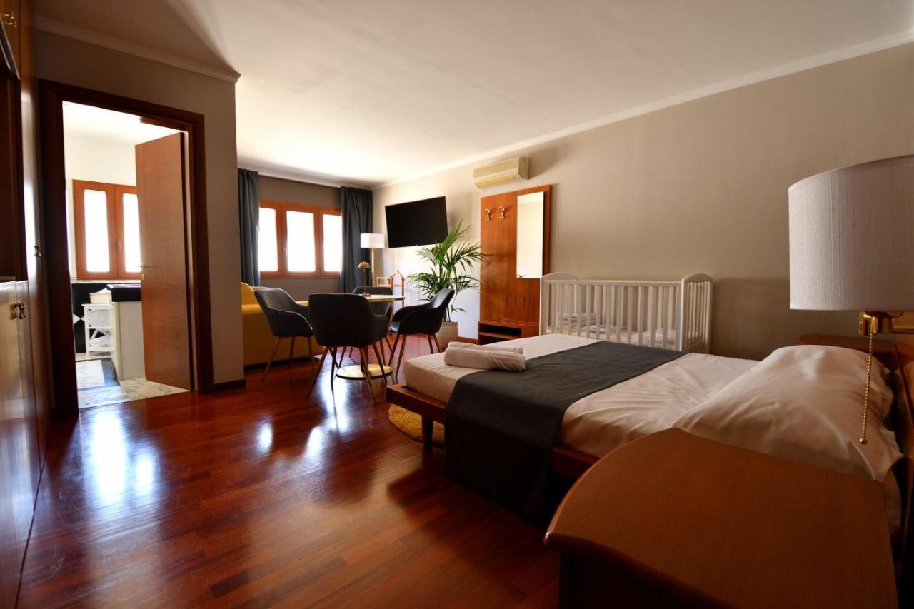Bed and Breakfast Le Cinema Формия Экстерьер фото