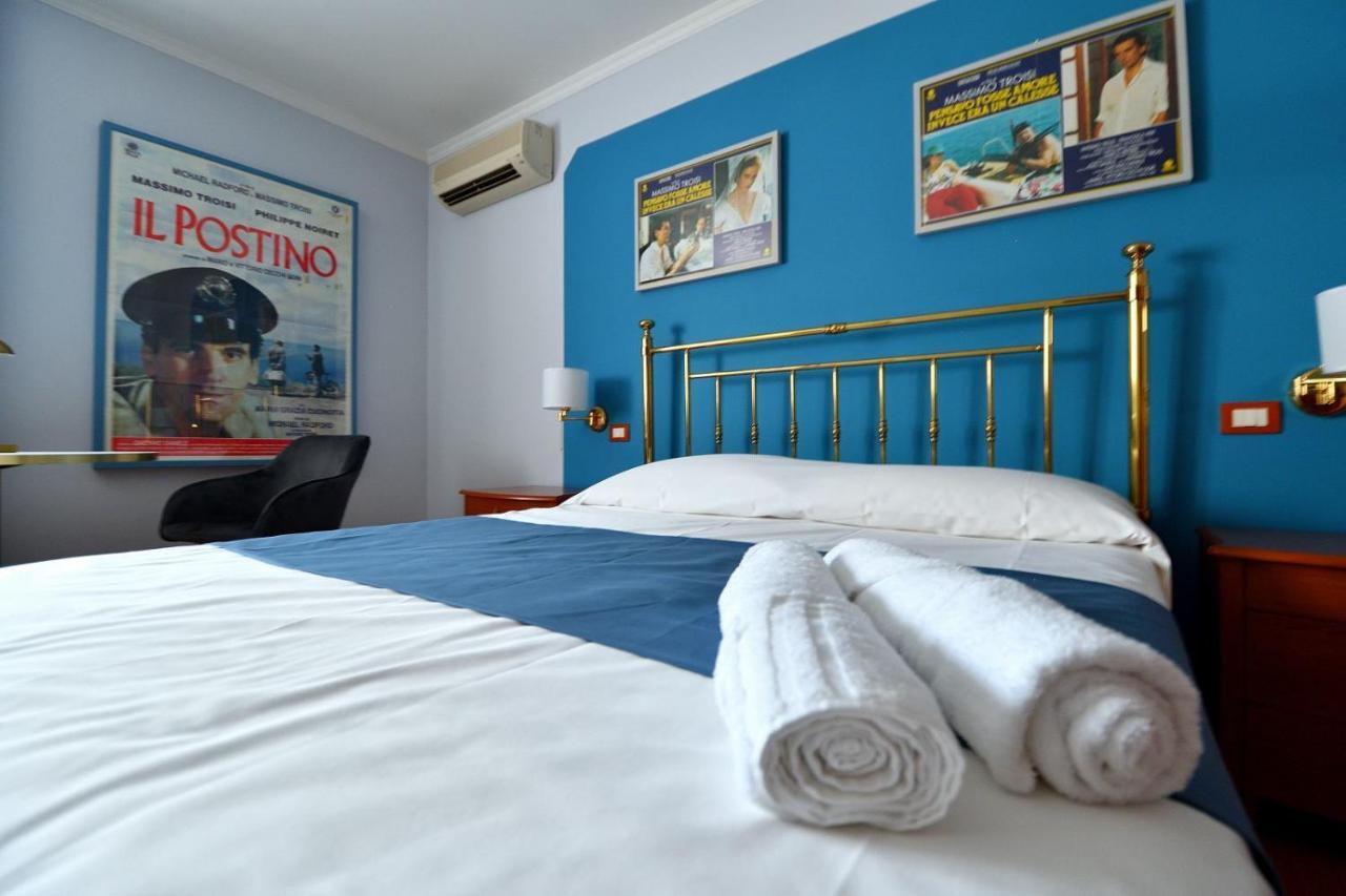 Bed and Breakfast Le Cinema Формия Экстерьер фото