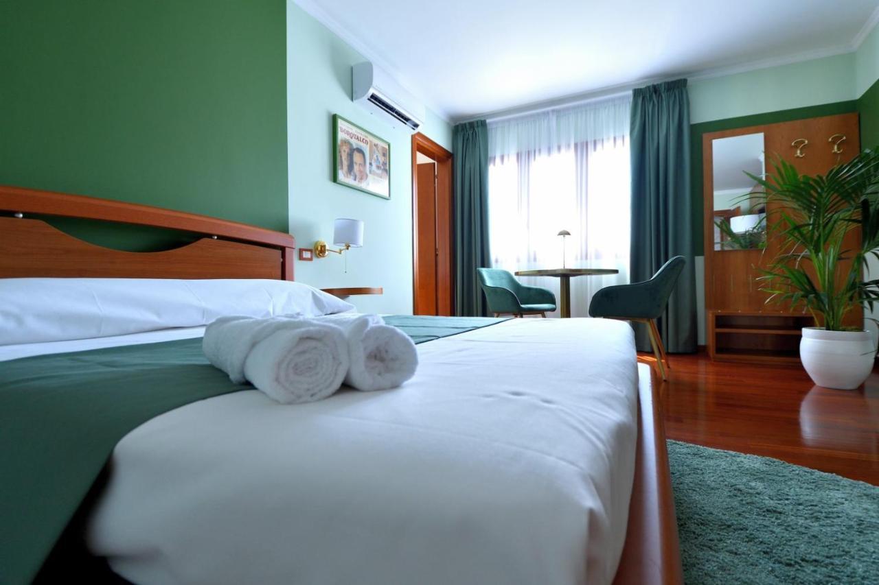 Bed and Breakfast Le Cinema Формия Экстерьер фото